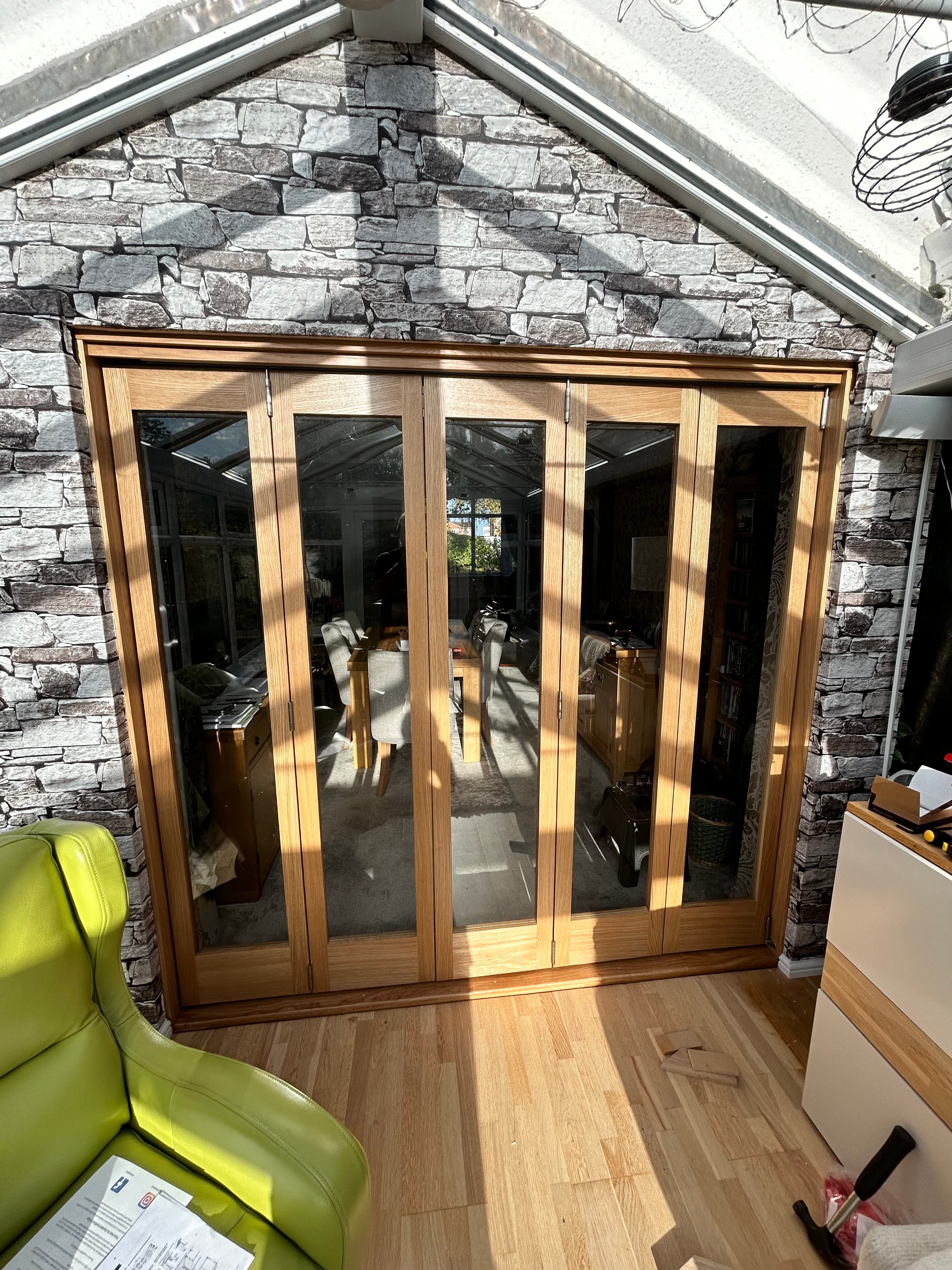Glazed Oak Prefinished 4 Door Roomfold Grande (2 + 2 x 457mm Doors)